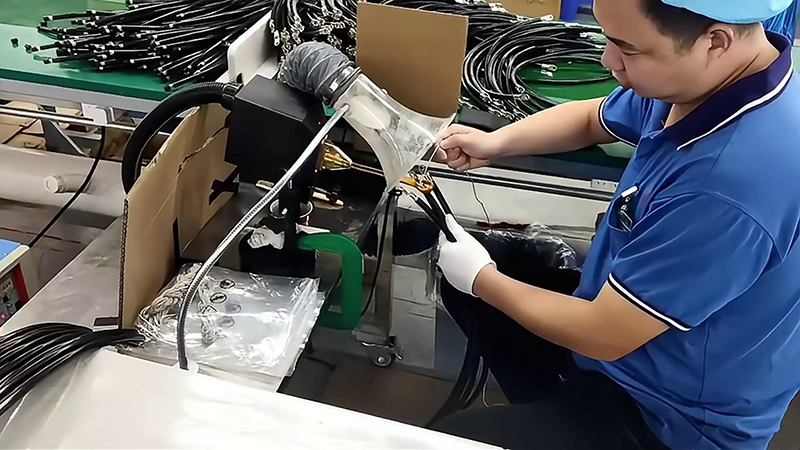 高频焊接机，轻松实现接线端子锡焊，让你的工作更轻松！